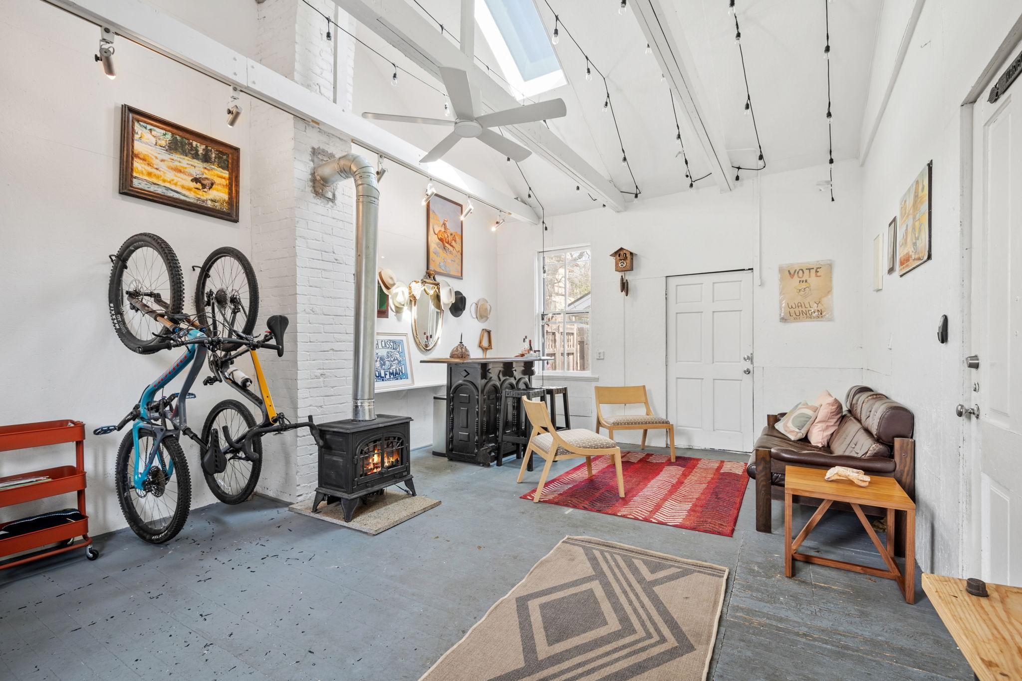 318 W Franklin Avenue
