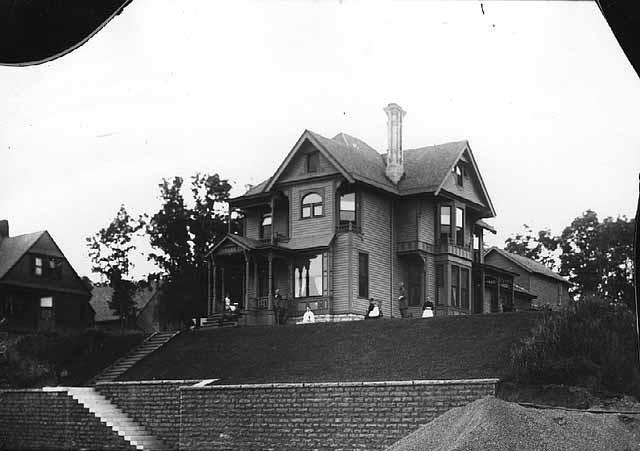 318 W Franklin Avenue