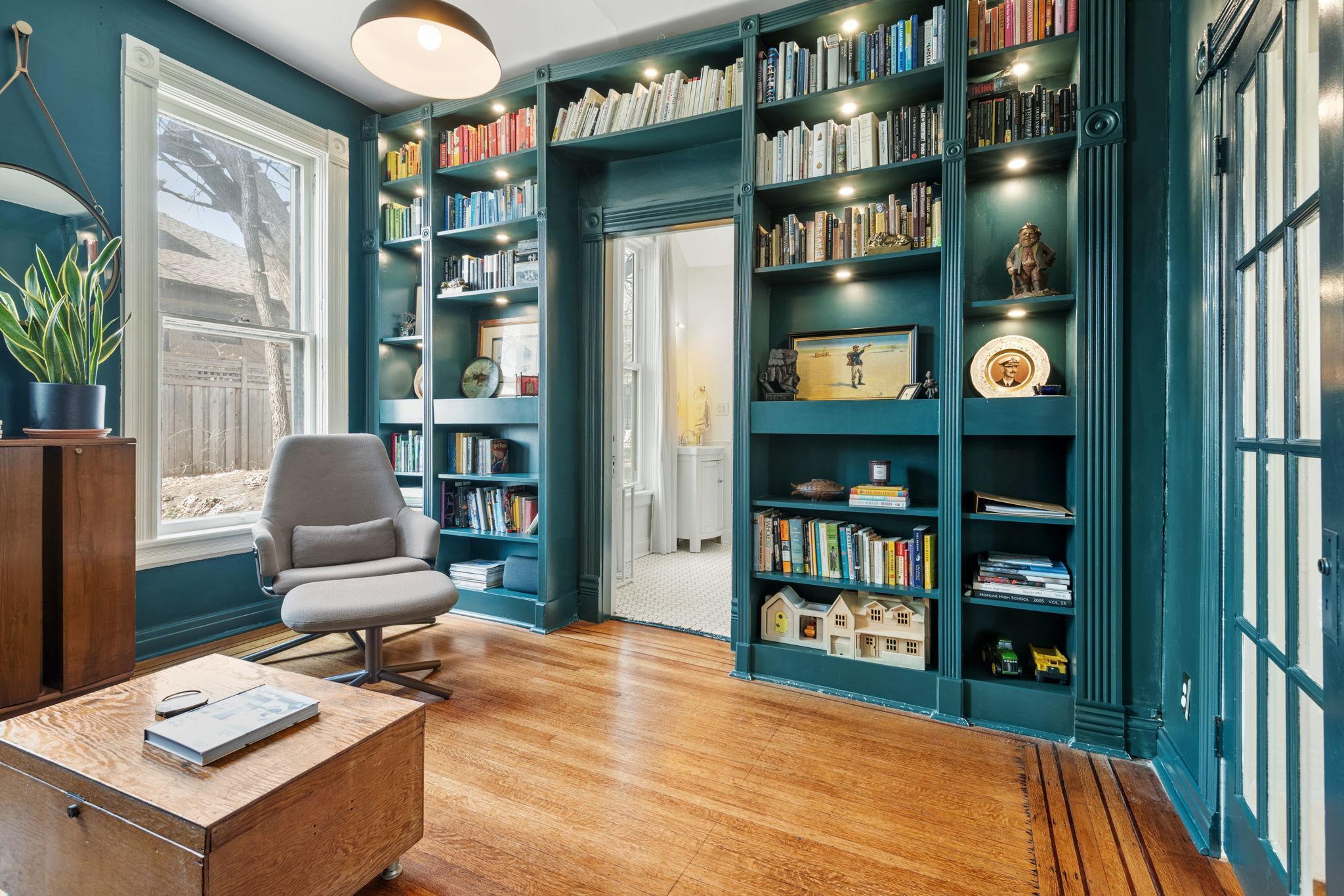 318 W Franklin Avenue