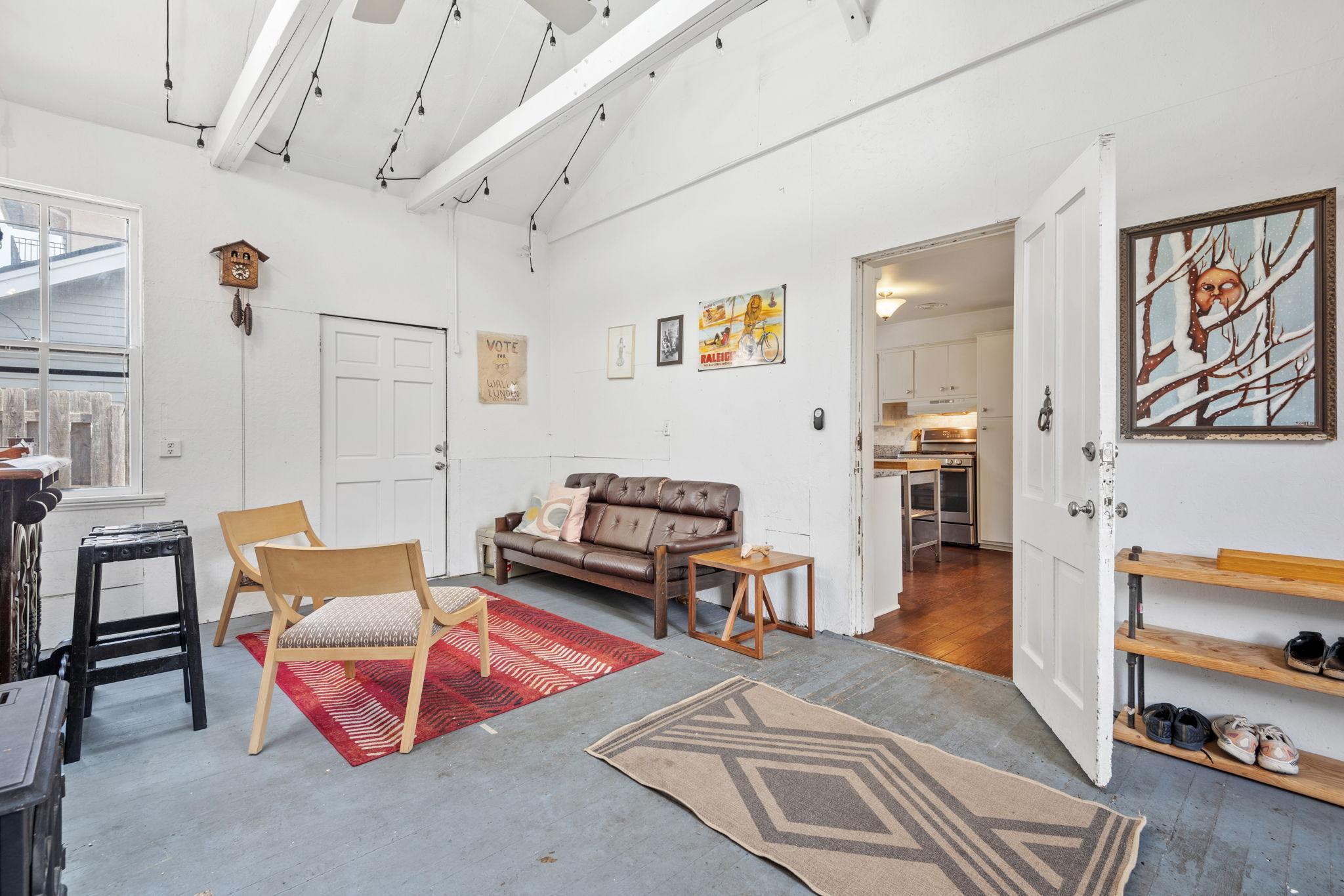 318 W Franklin Avenue