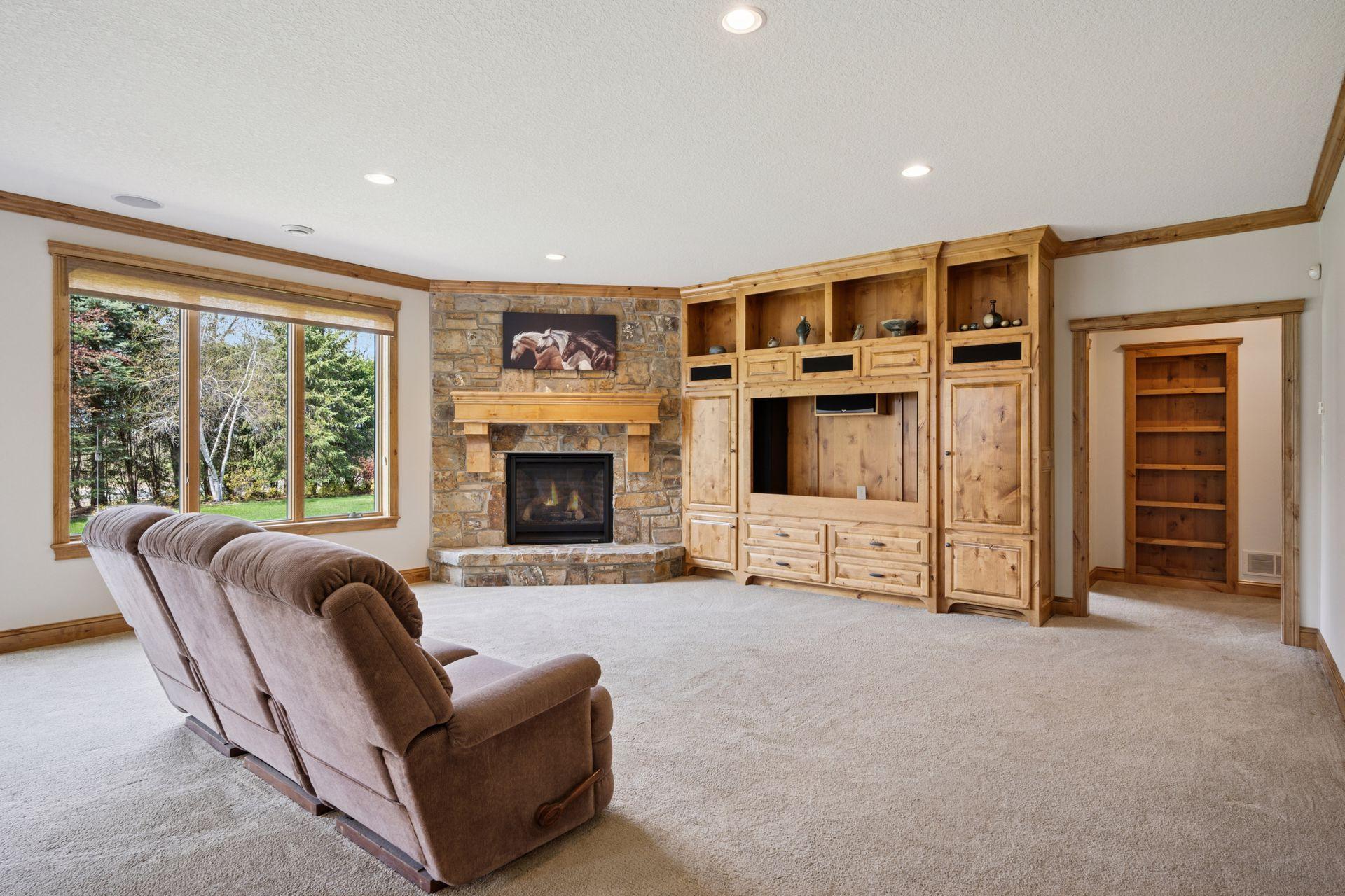 4640 Bluebell Trail N