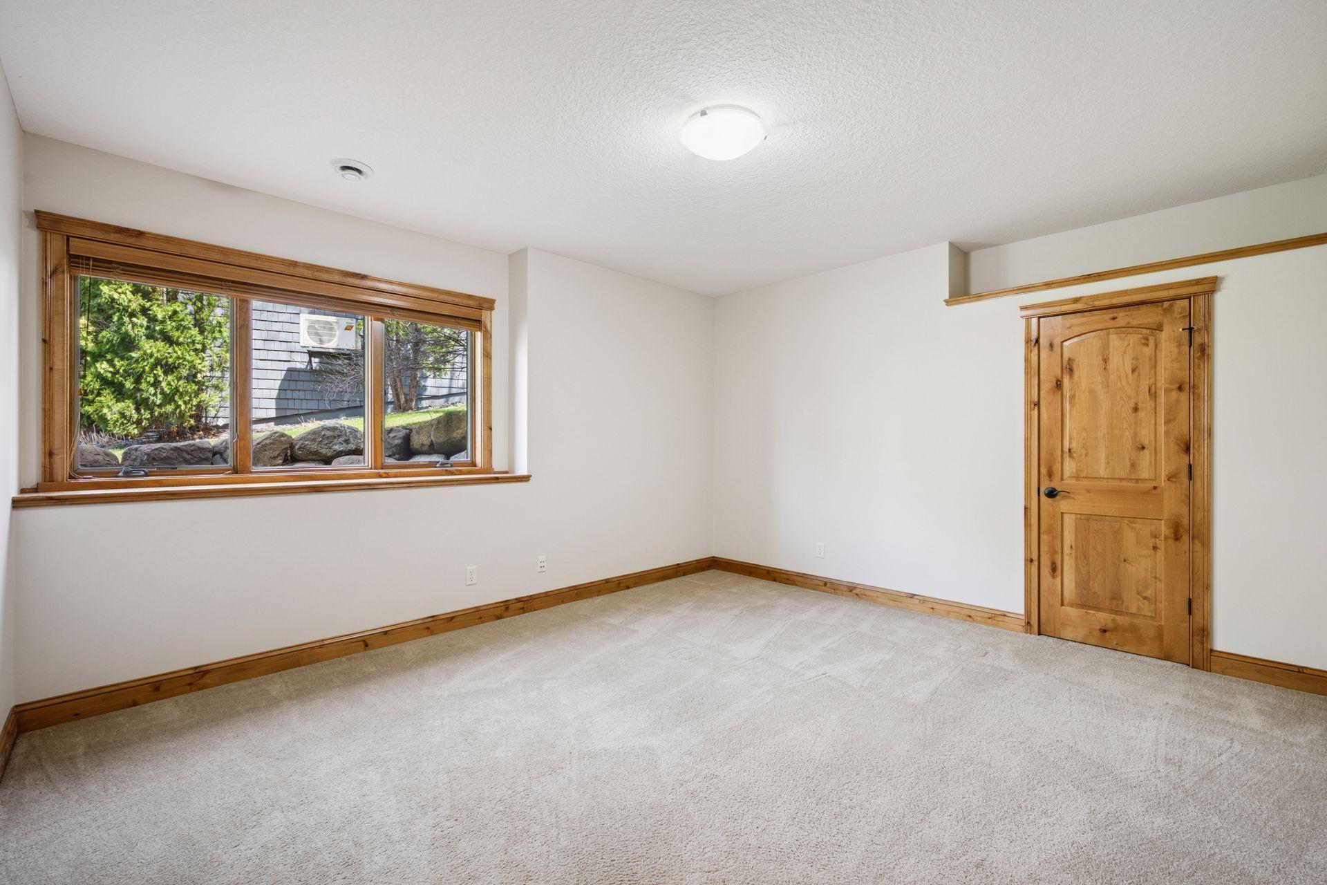4640 Bluebell Trail N