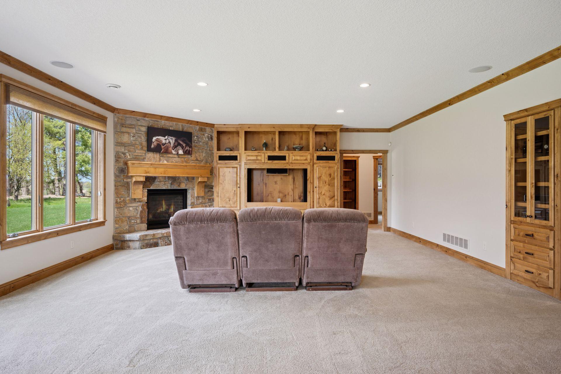 4640 Bluebell Trail N