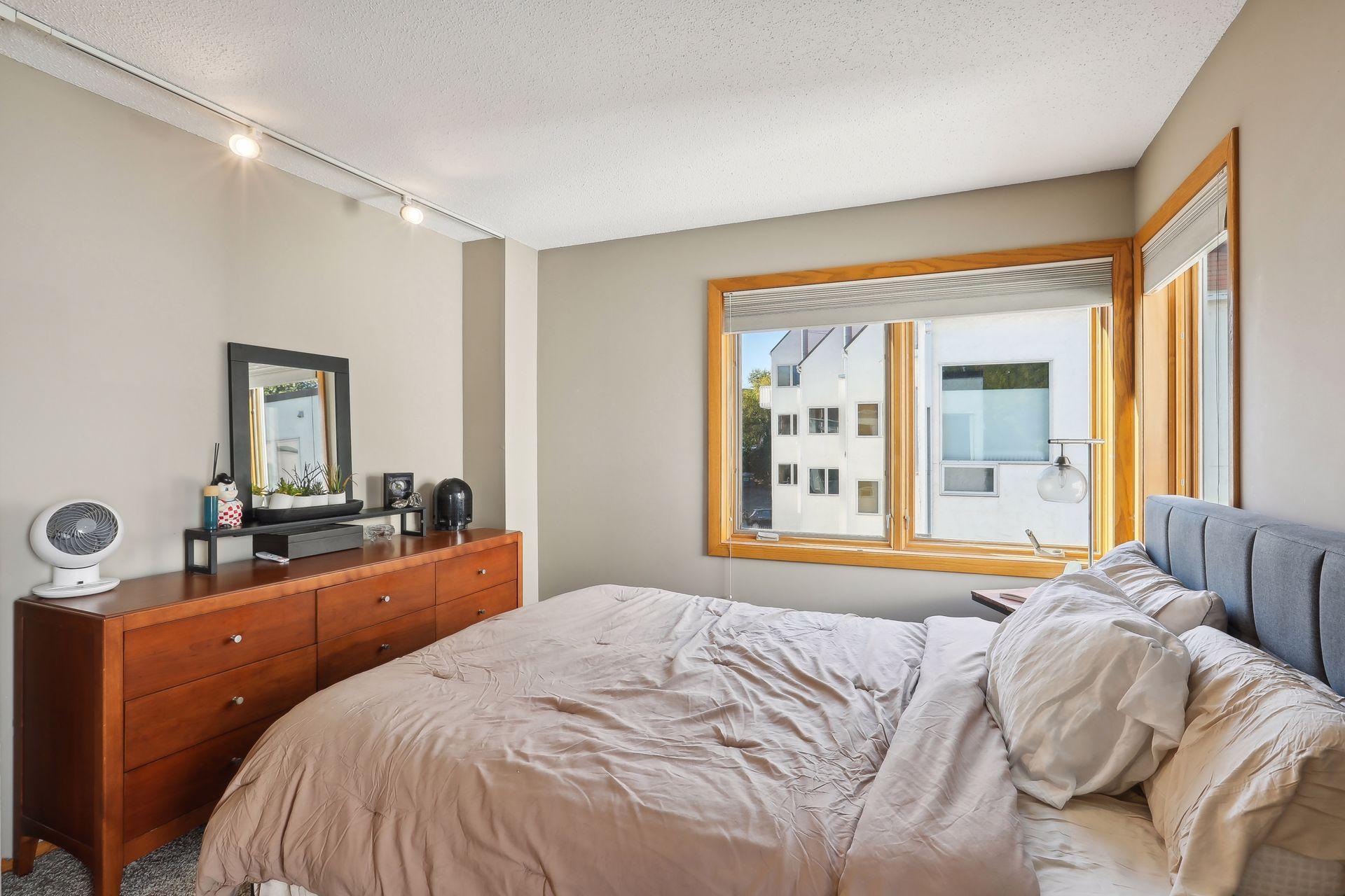 3047 Lake Shore Drive Unit: B