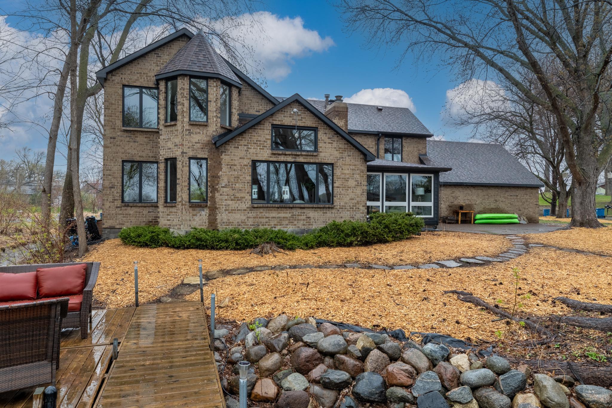 211 Peninsula Road