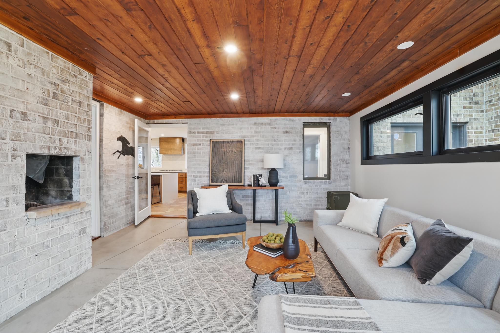 211 Peninsula Road