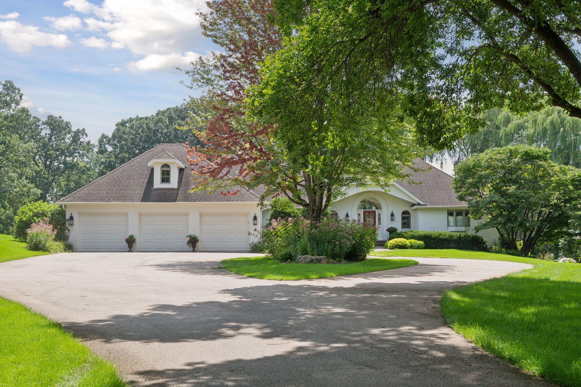 5325 Saddle Ridge Trail