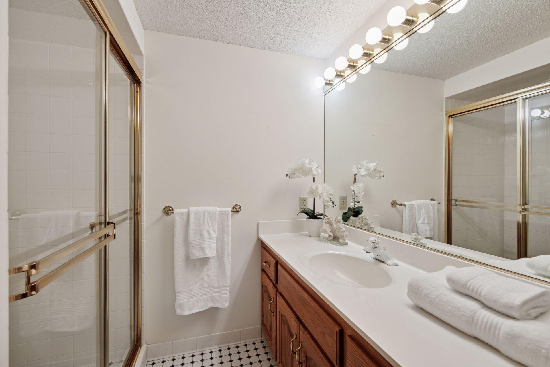 5325 Saddle Ridge Trail