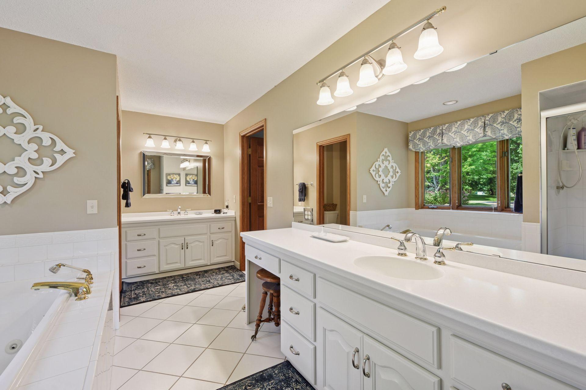 5325 Saddle Ridge Trail