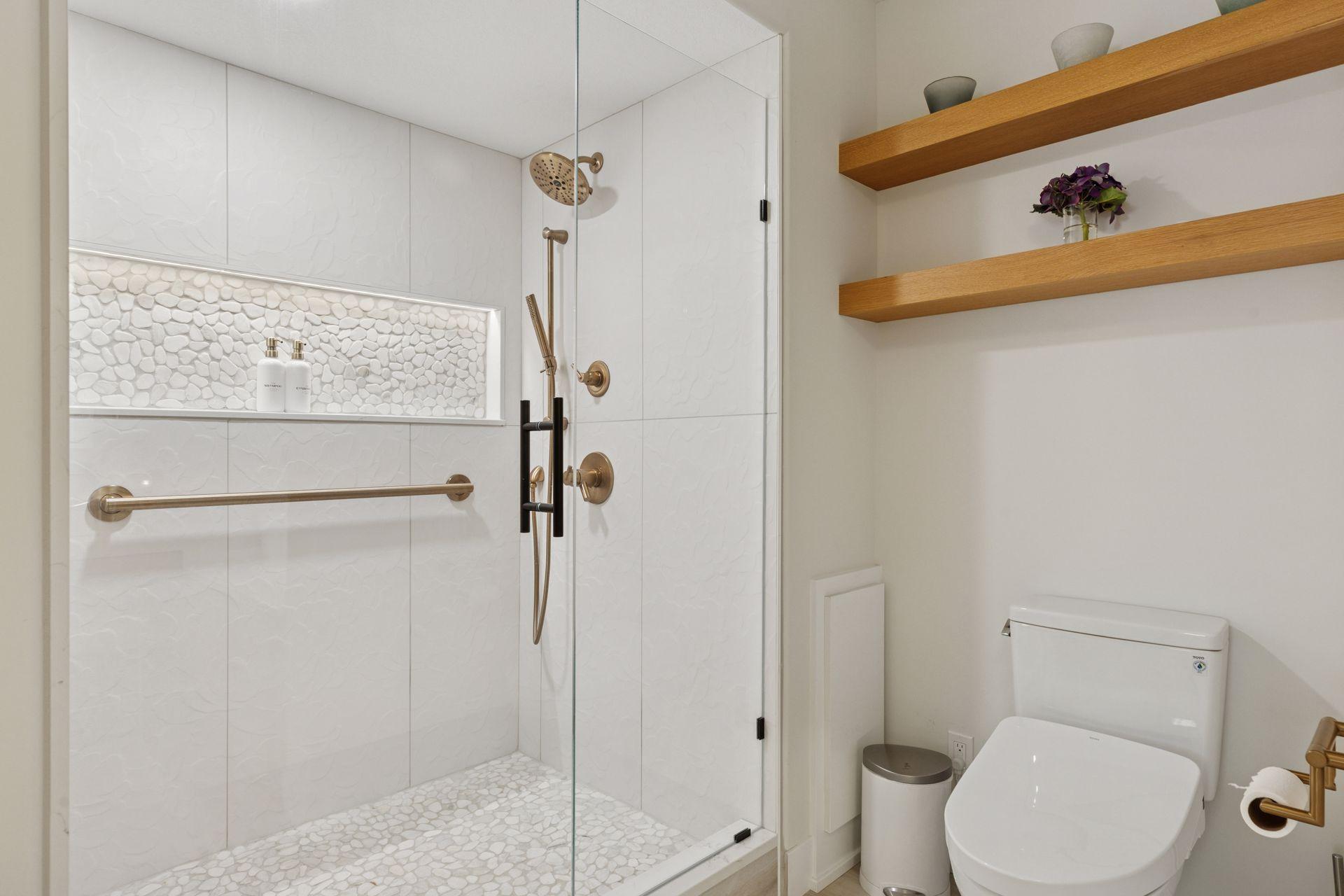 215 Barry Avenue S Unit: 116 and 114