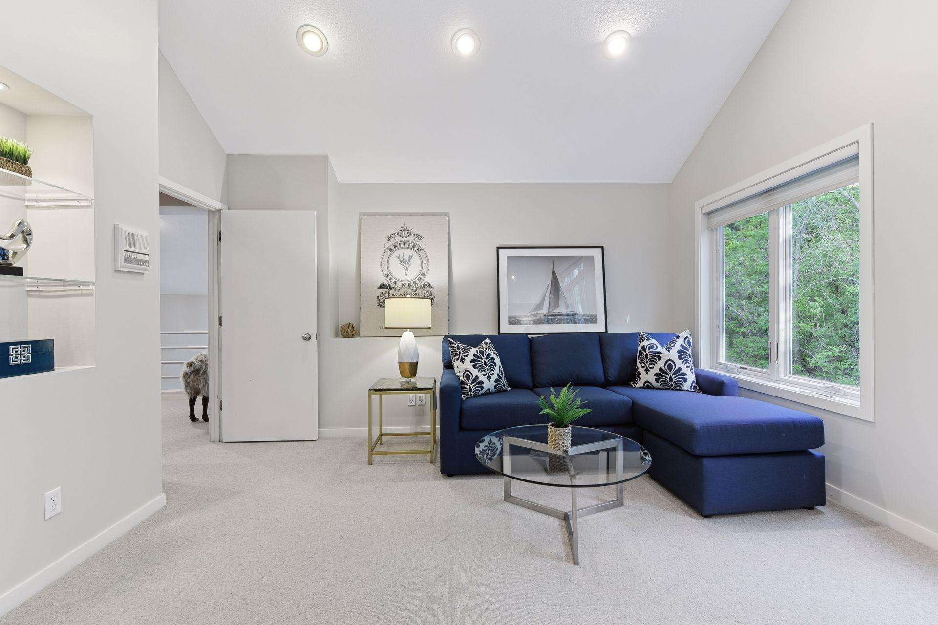 903 Kenwood Parkway