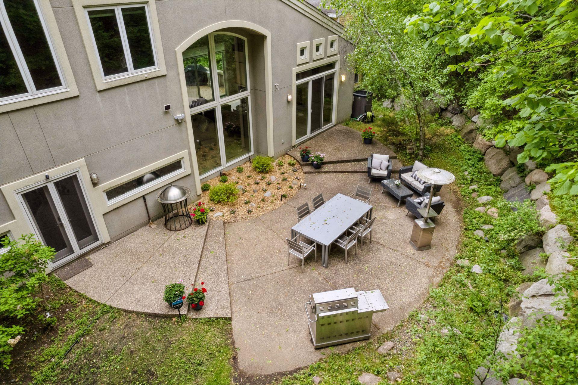 903 Kenwood Parkway