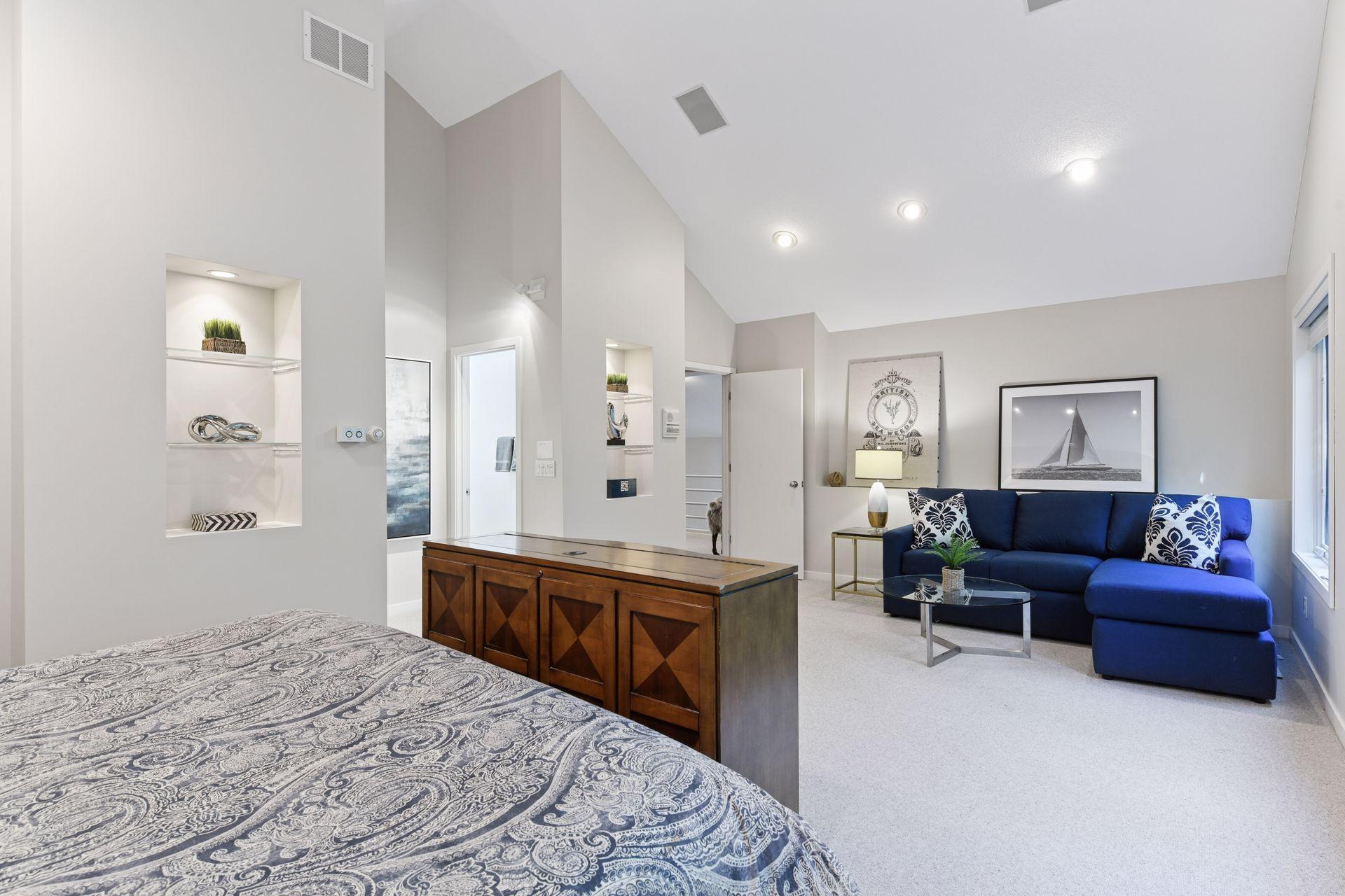 903 Kenwood Parkway