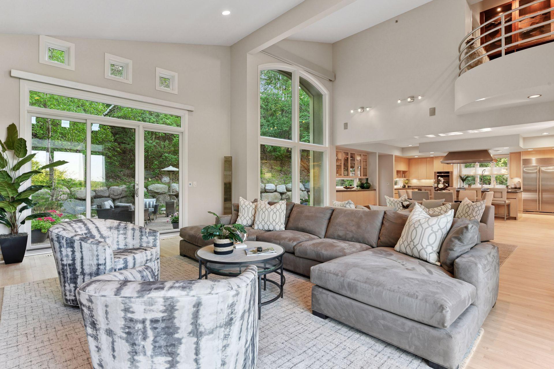 903 Kenwood Parkway