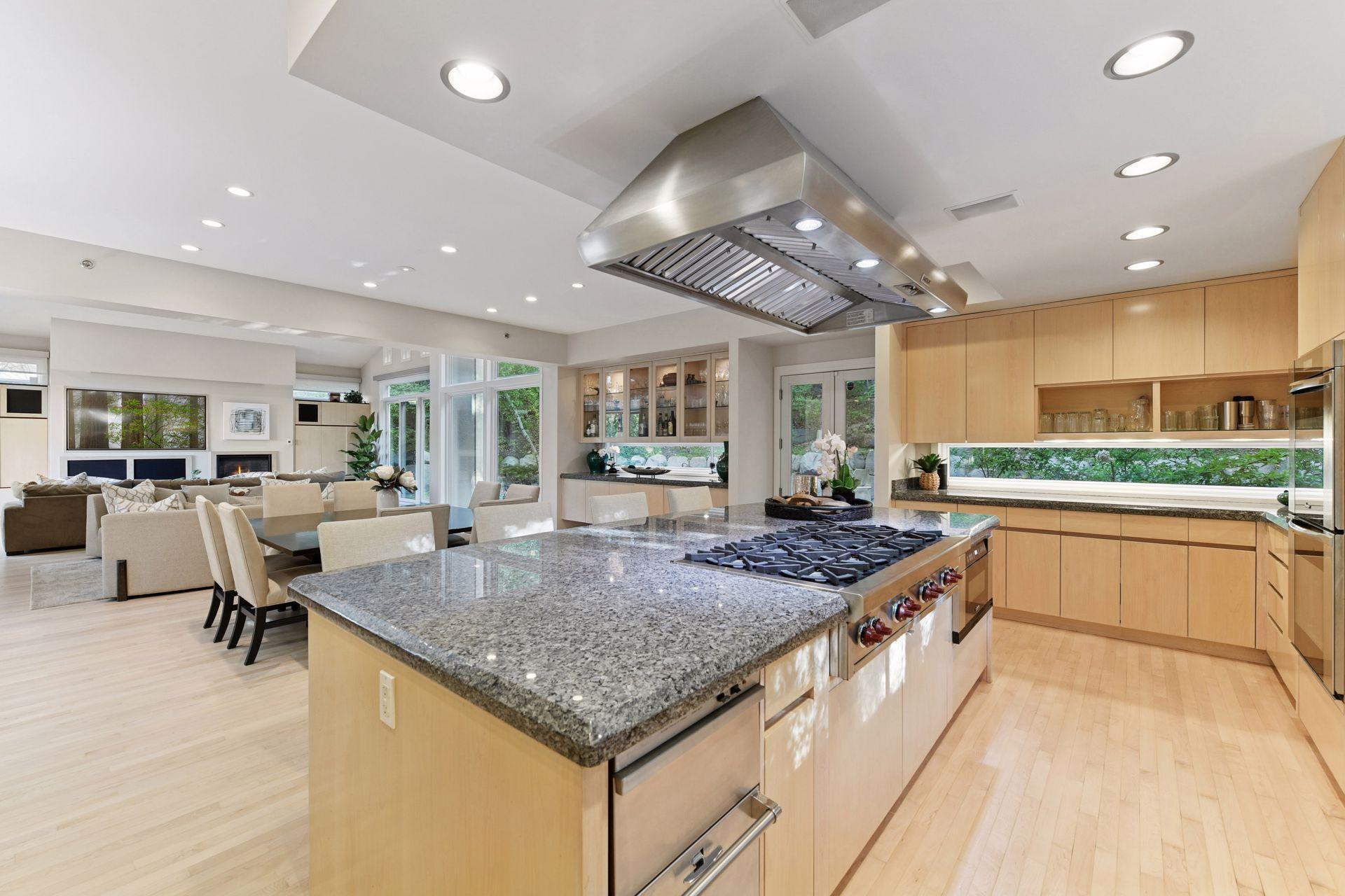 903 Kenwood Parkway