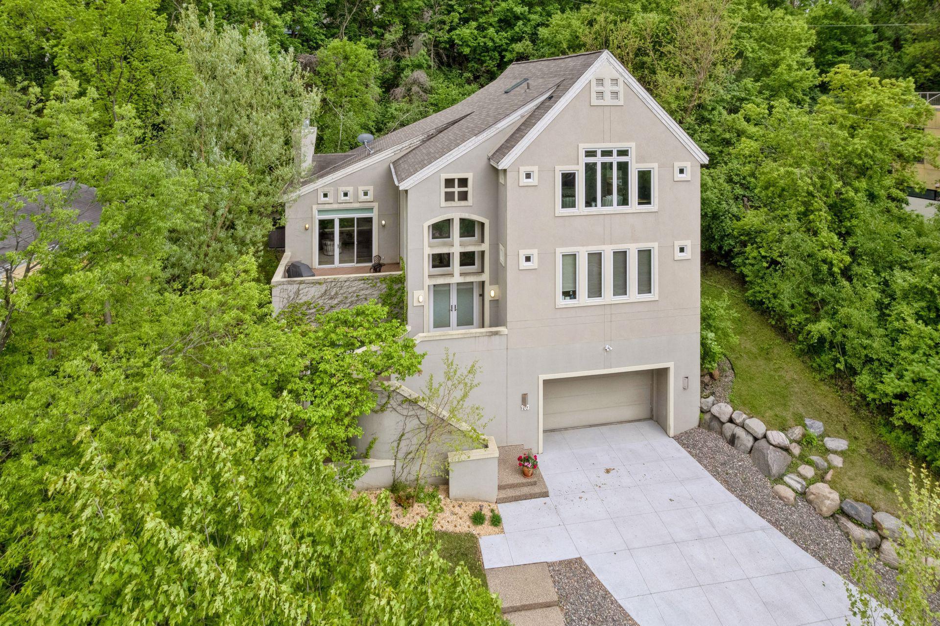 903 Kenwood Parkway