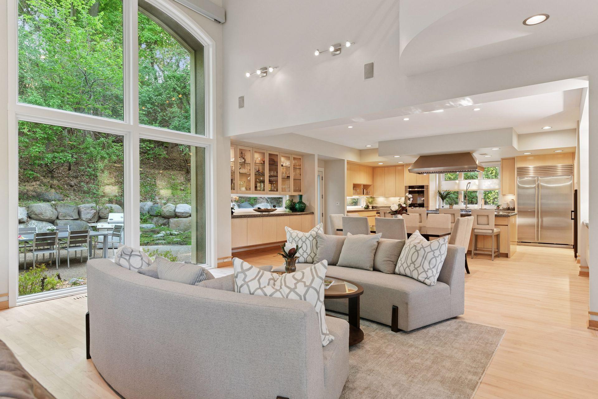 903 Kenwood Parkway