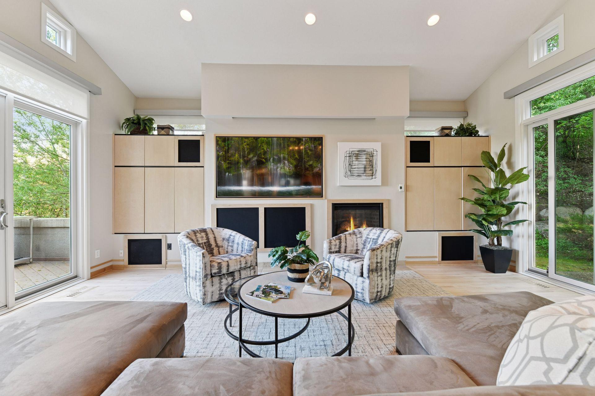 903 Kenwood Parkway