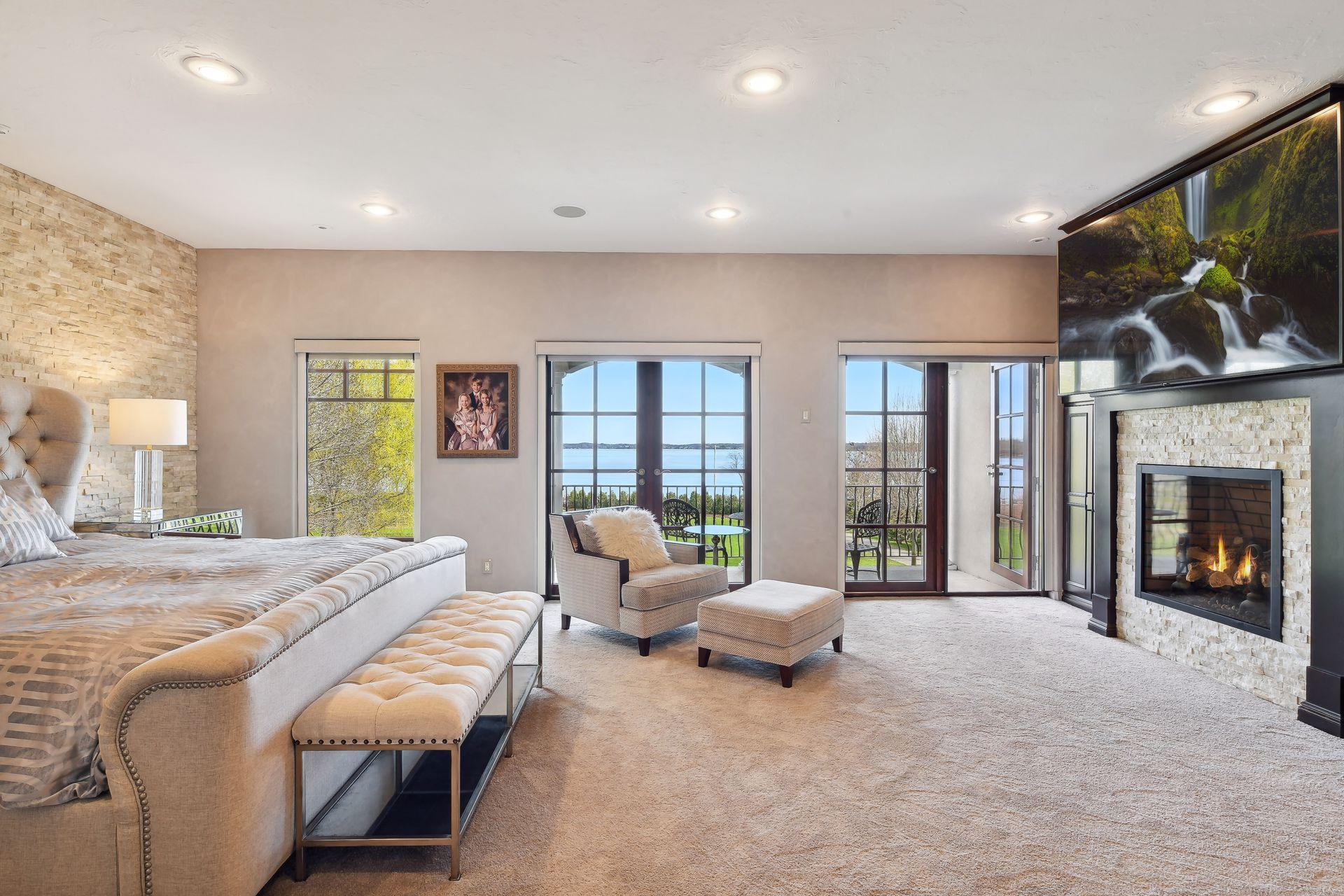 1860 Shoreline Drive