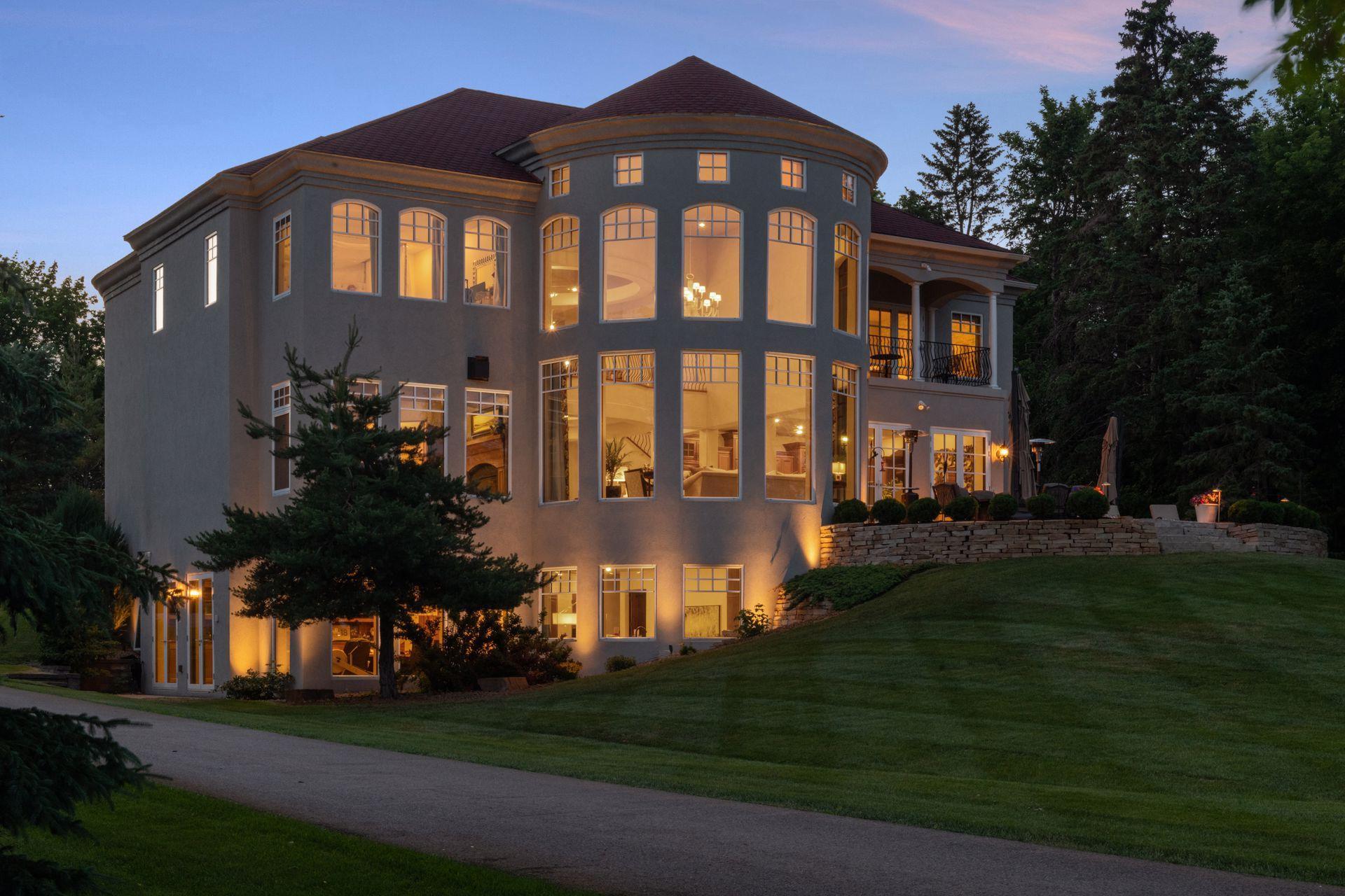 1860 Shoreline Drive