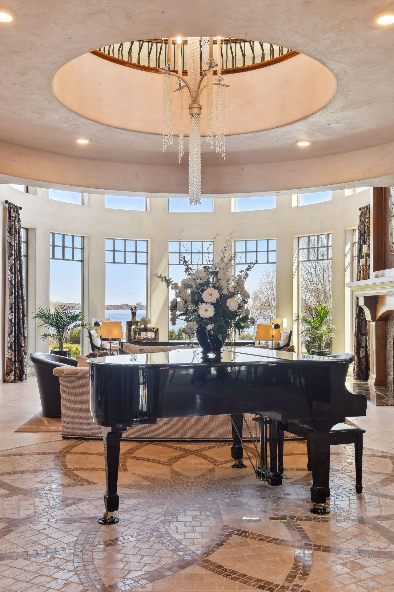 1860 Shoreline Drive