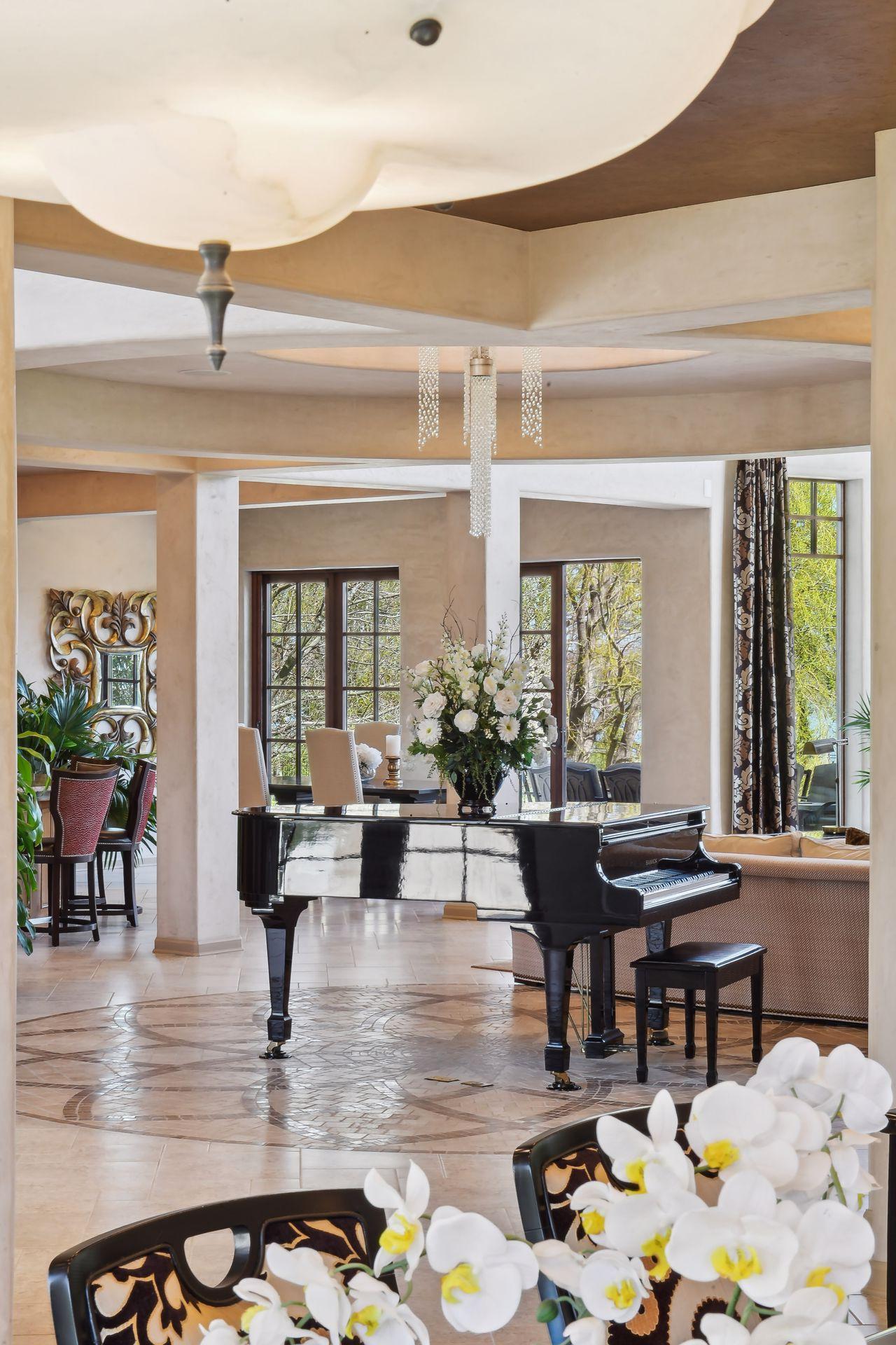 1860 Shoreline Drive