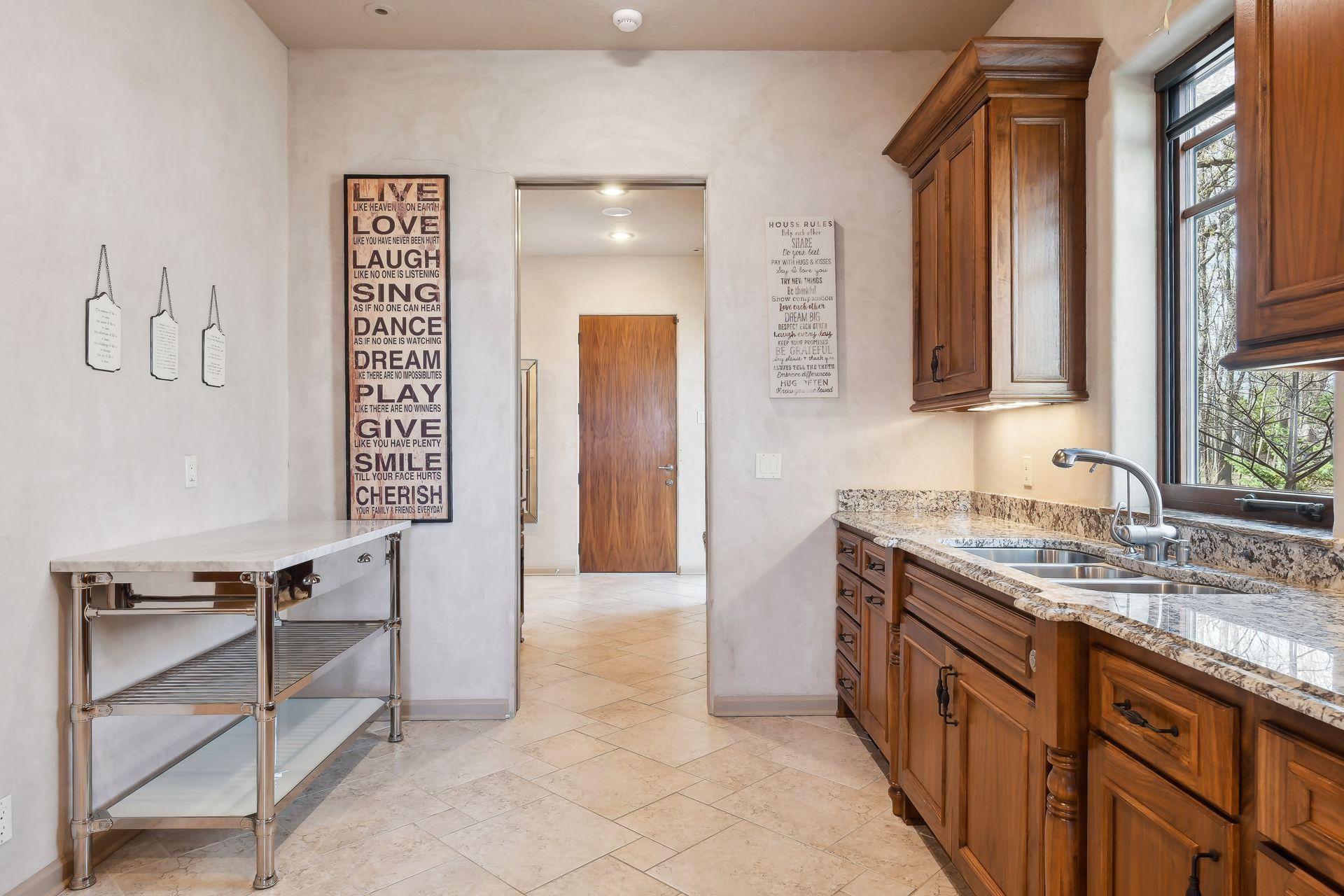 1860 Shoreline Drive