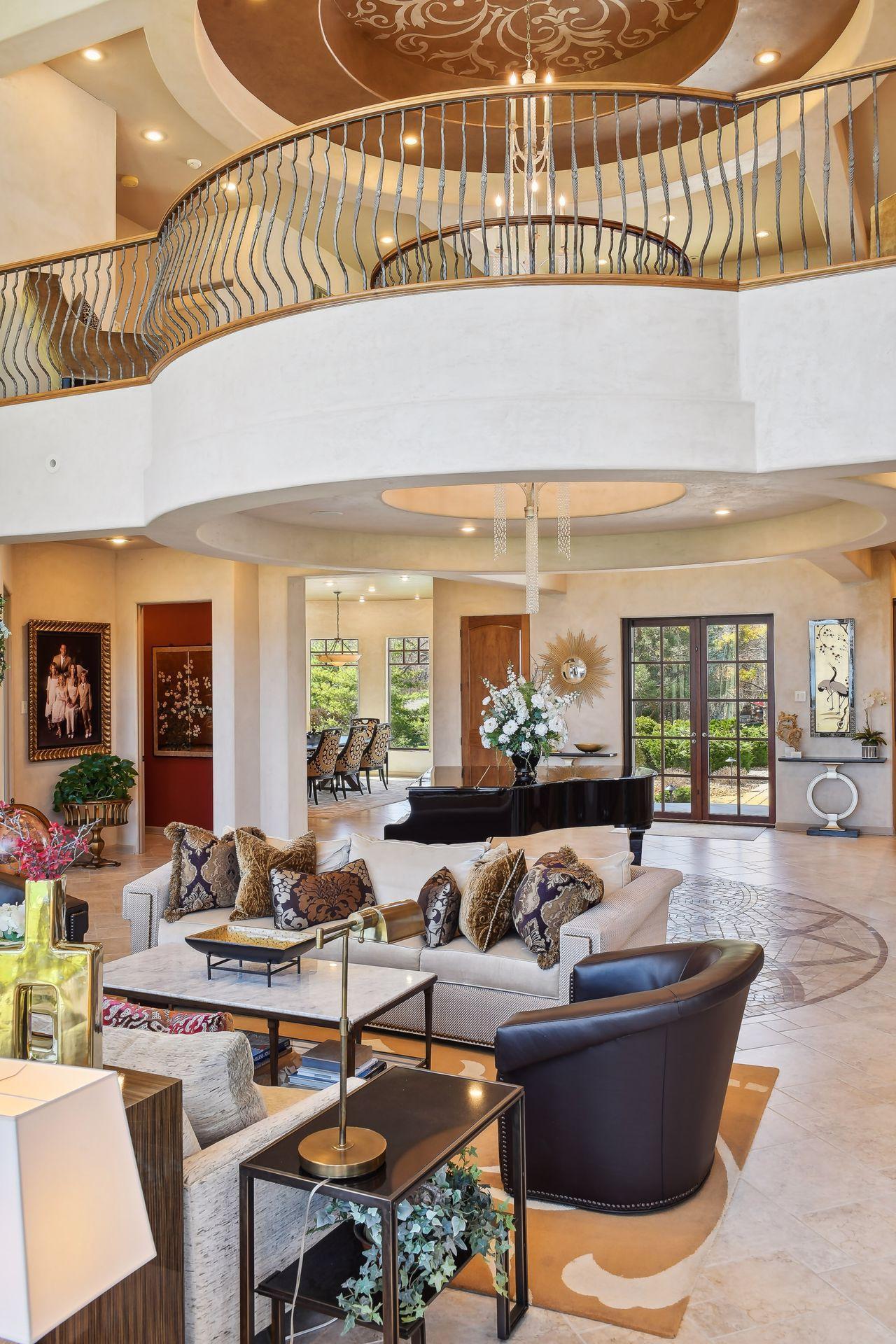 1860 Shoreline Drive