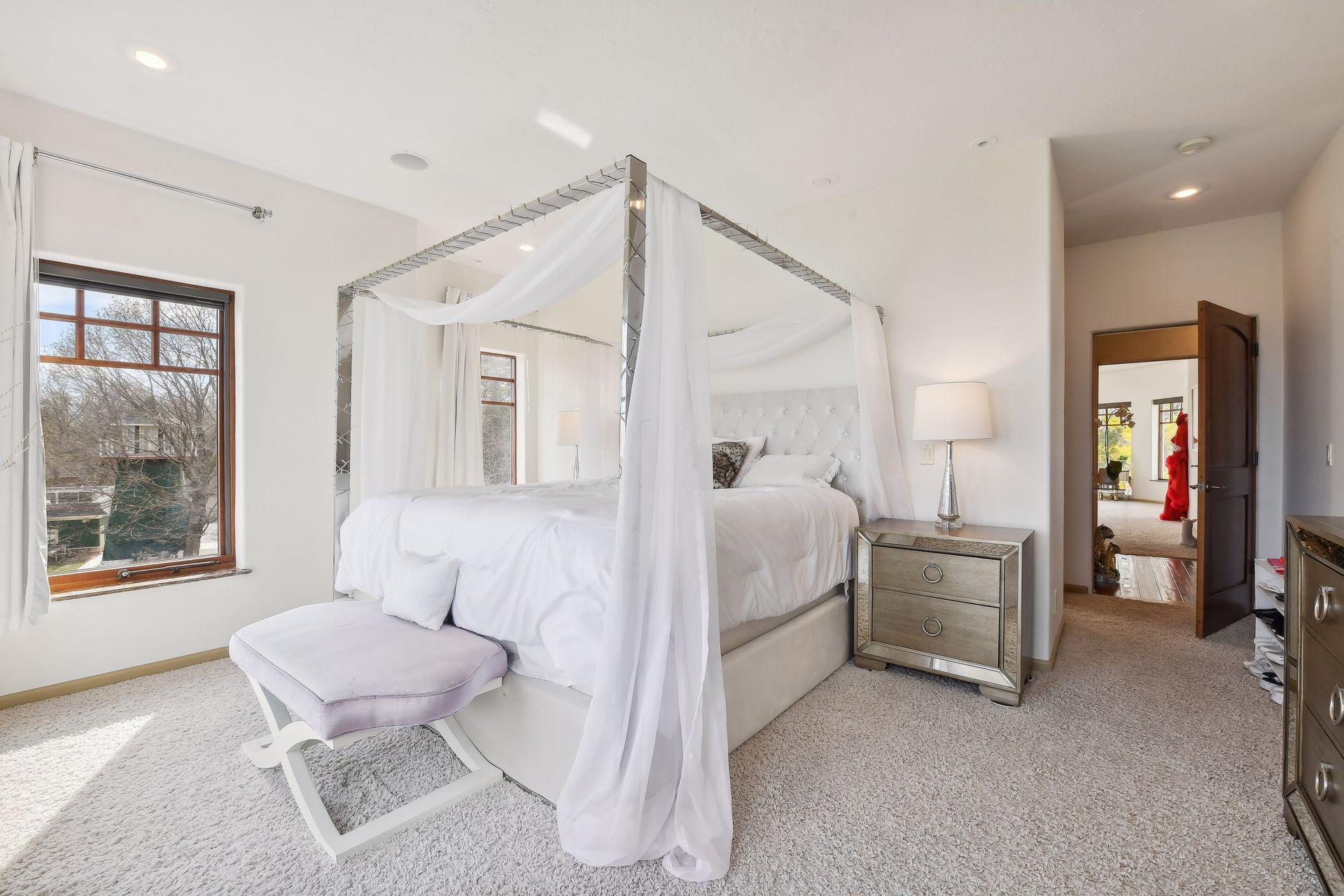 1860 Shoreline Drive