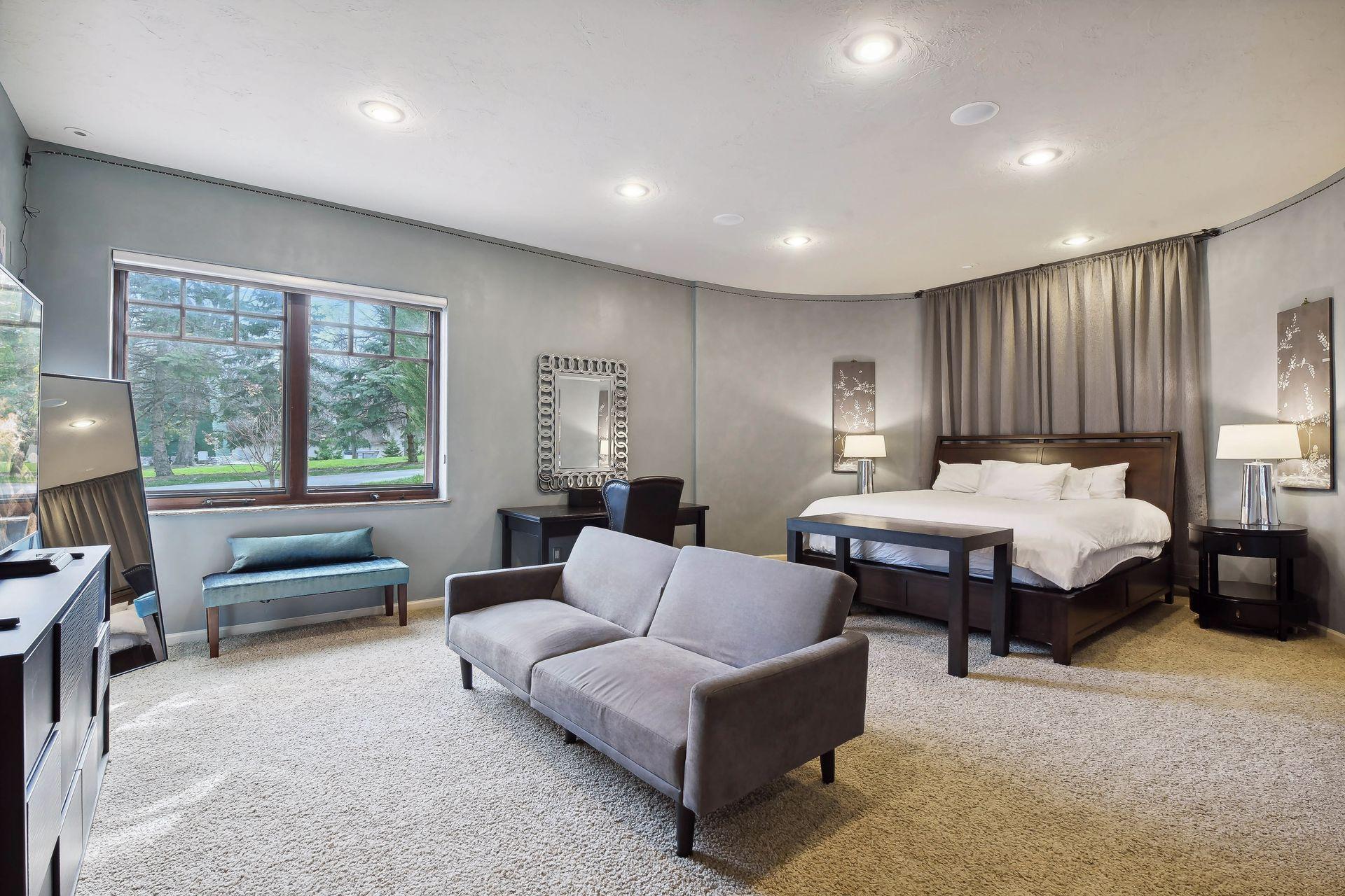 1860 Shoreline Drive