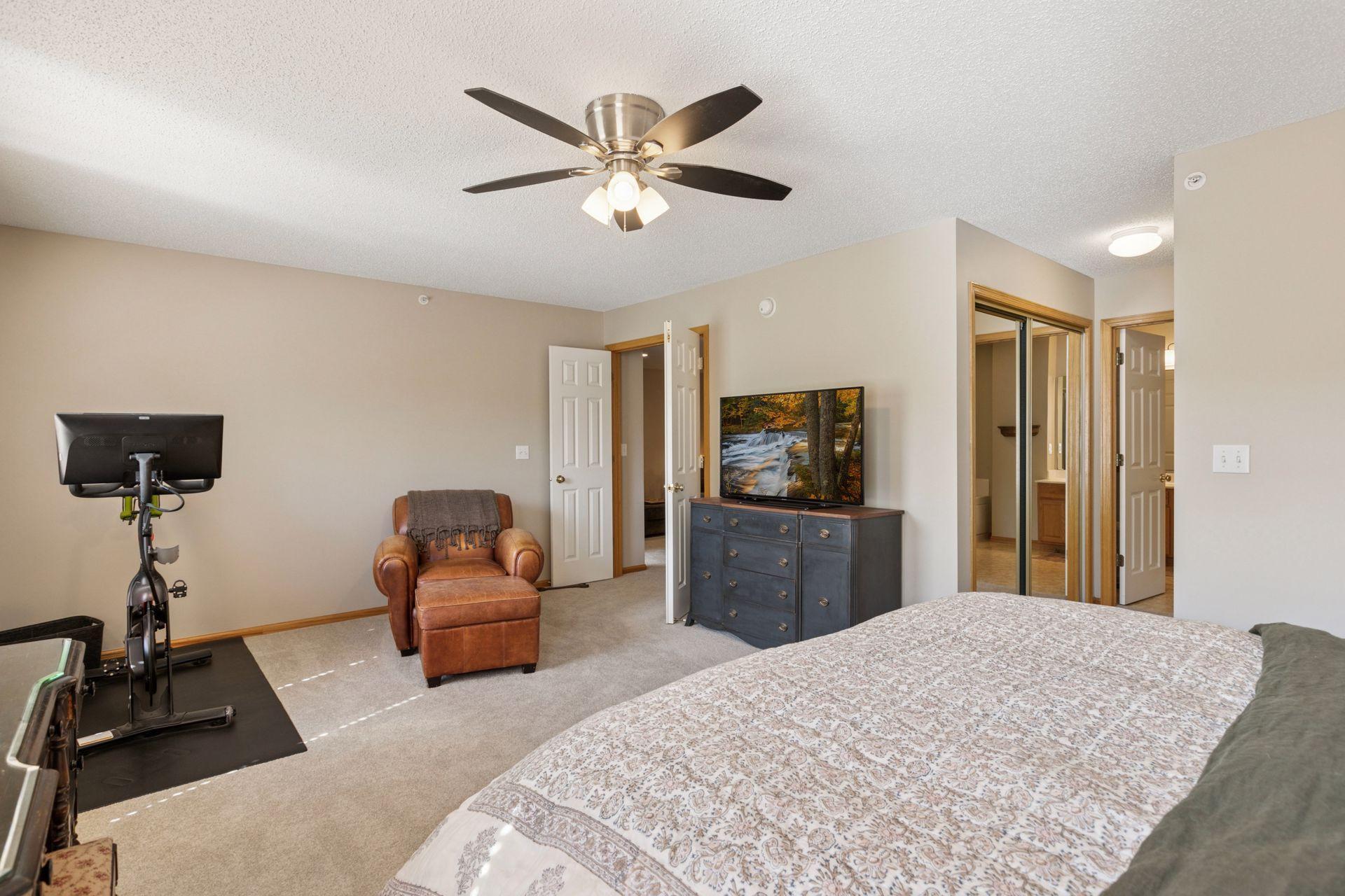 13700 54th Avenue N Unit: 405