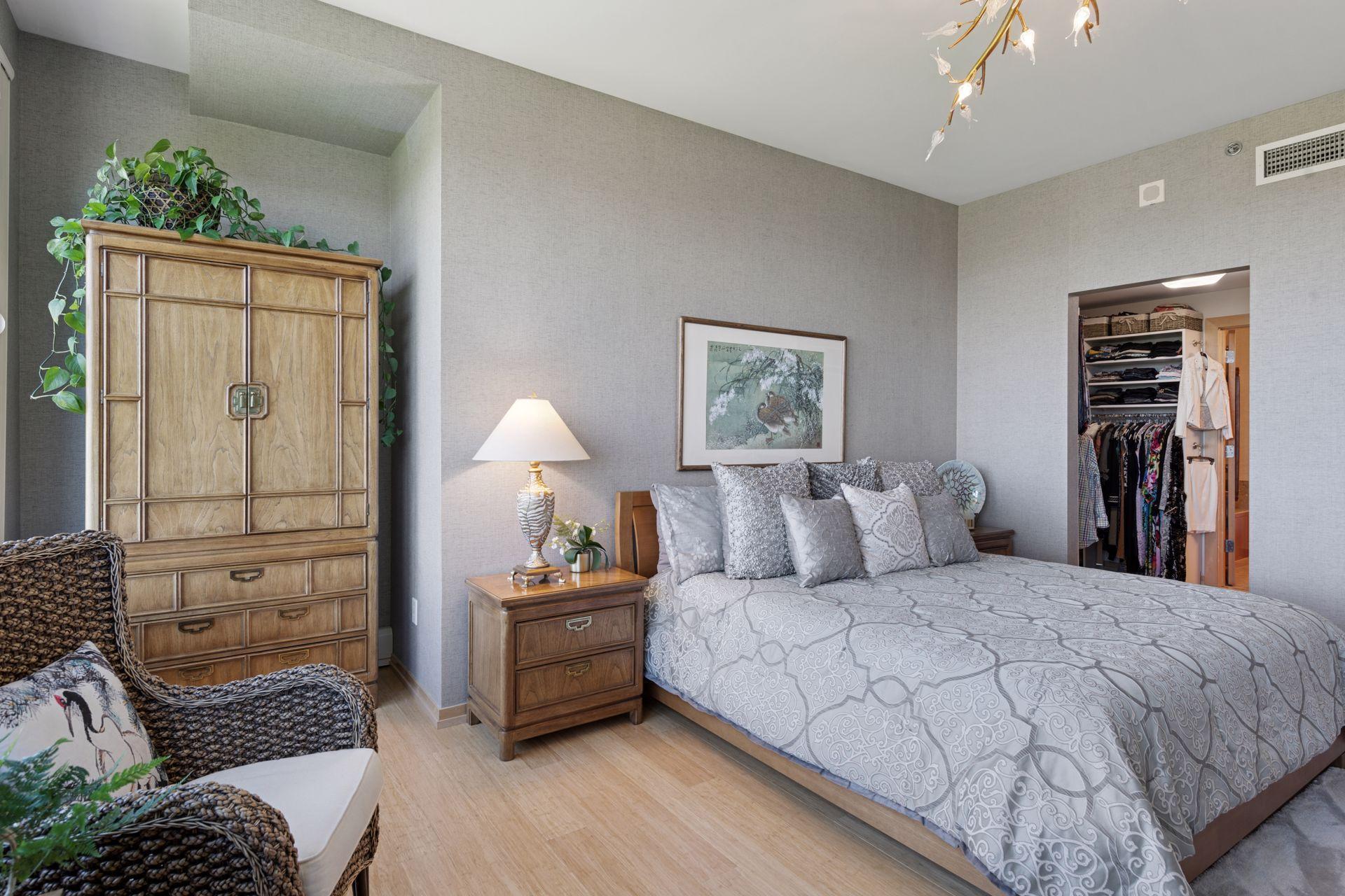 215 10th Avenue S Unit: 812