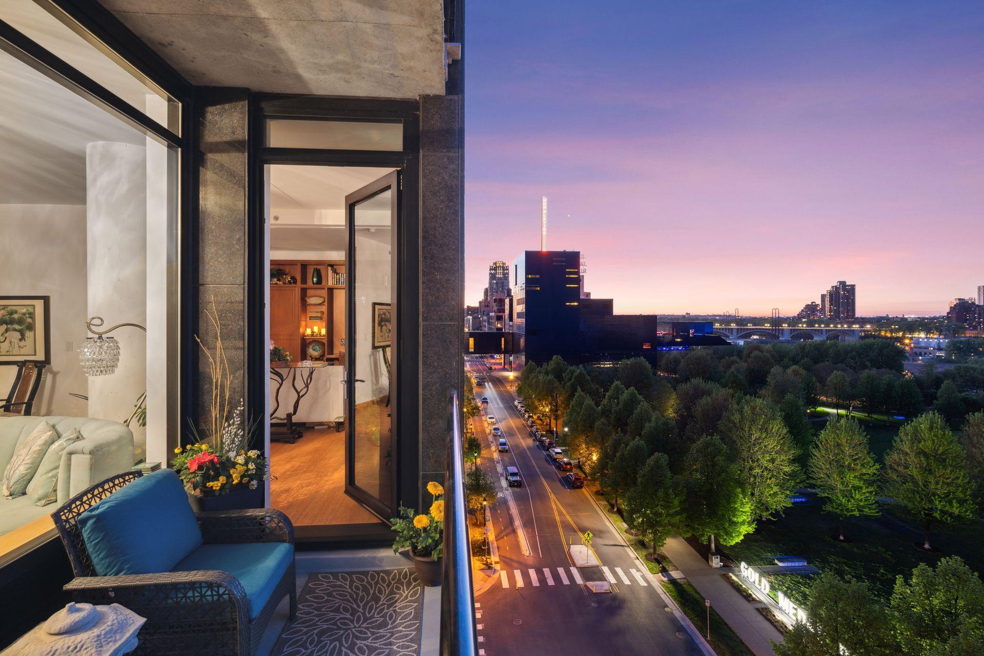 215 10th Avenue S Unit: 812