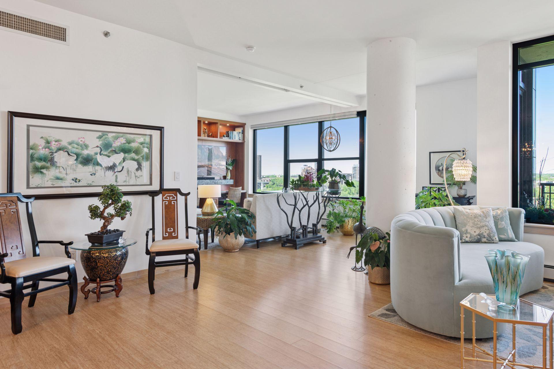215 10th Avenue S Unit: 812
