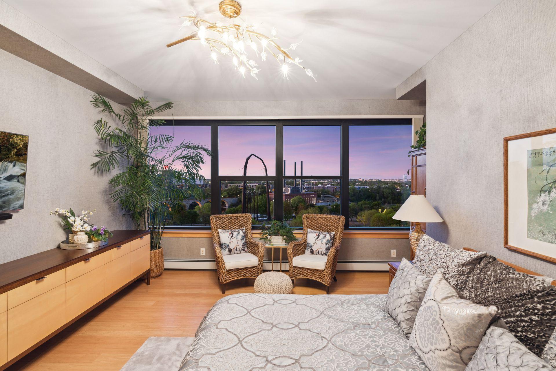 215 10th Avenue S Unit: 812