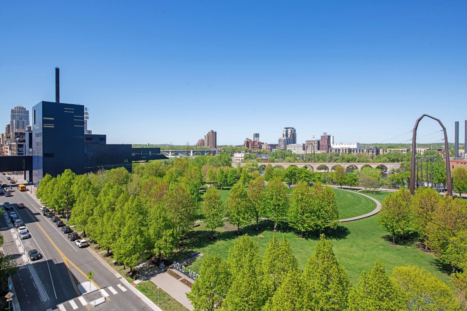 215 10th Avenue S Unit: 812
