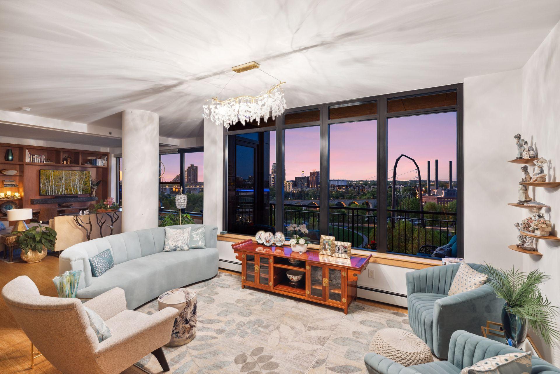 215 10th Avenue S Unit: 812