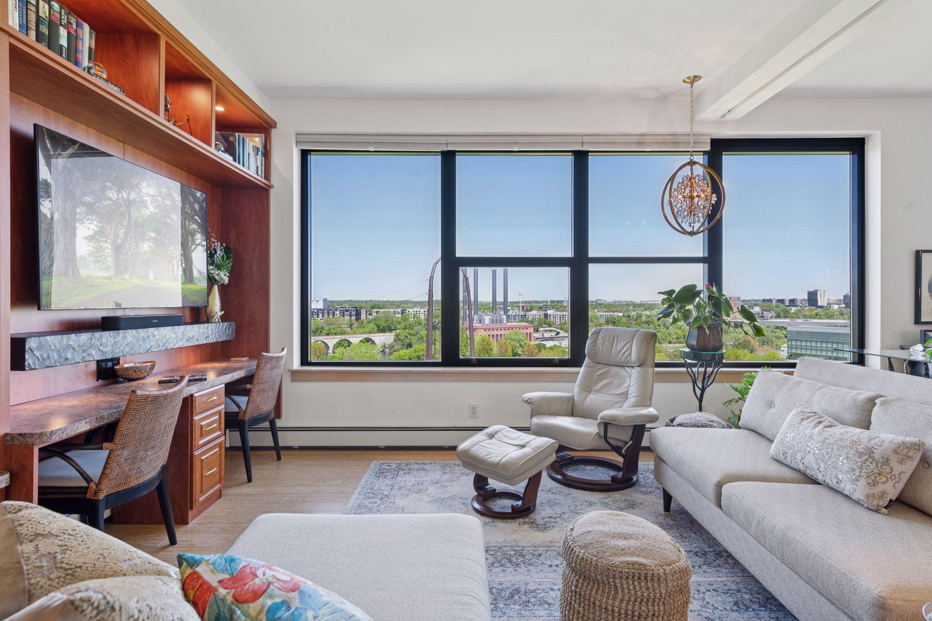 215 10th Avenue S Unit: 812