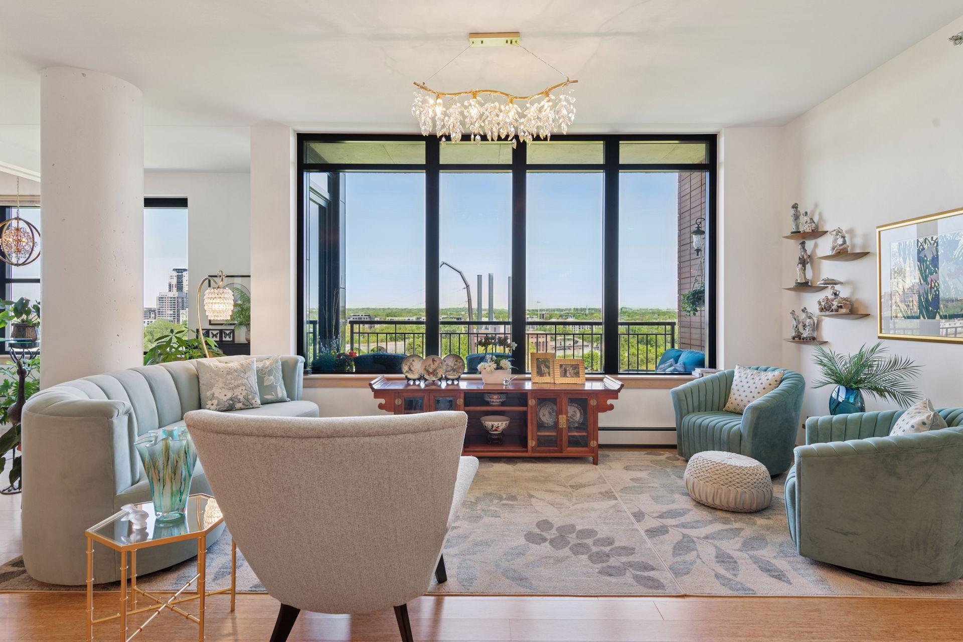 215 10th Avenue S Unit: 812