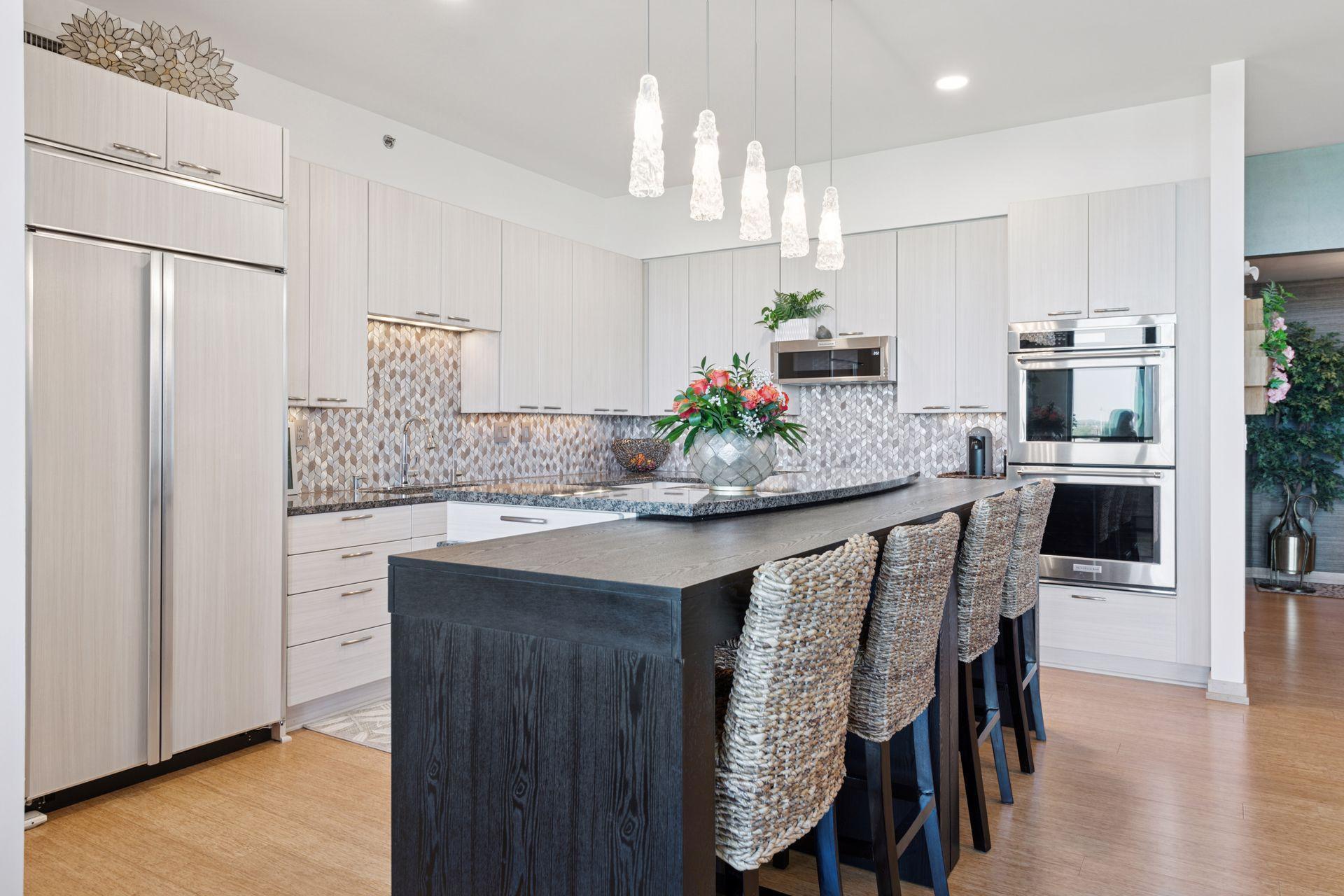 215 10th Avenue S Unit: 812