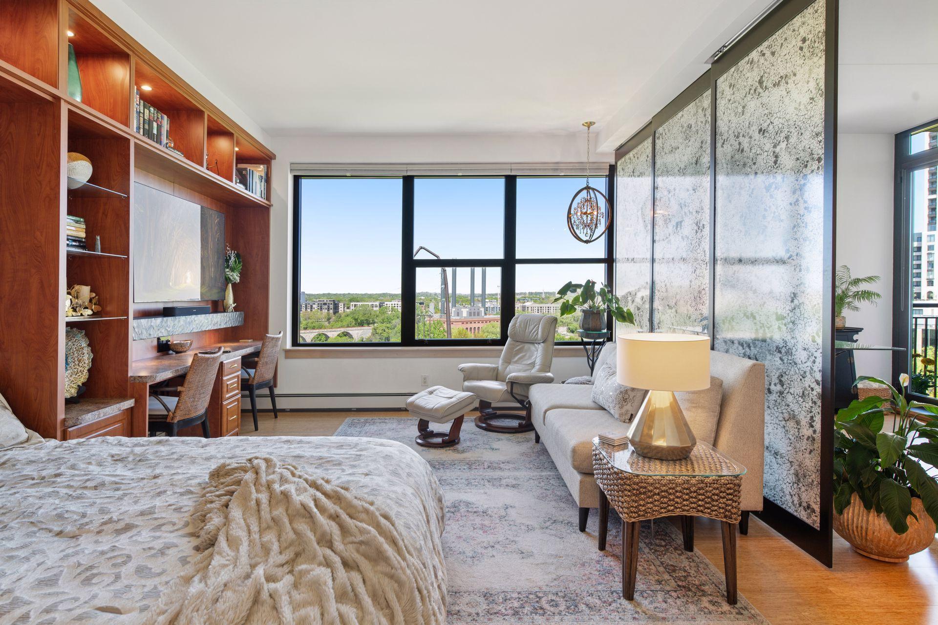 215 10th Avenue S Unit: 812