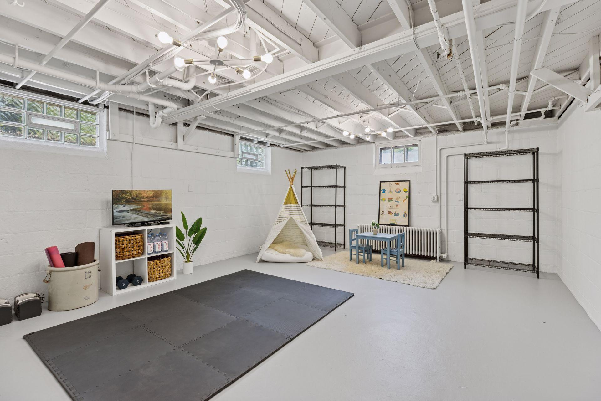 225 Holly Road