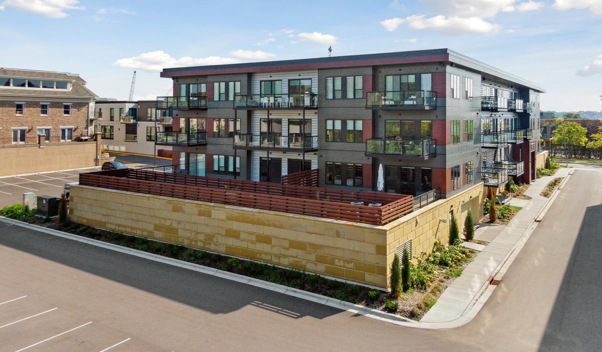 253 Lake Street E Unit: 208