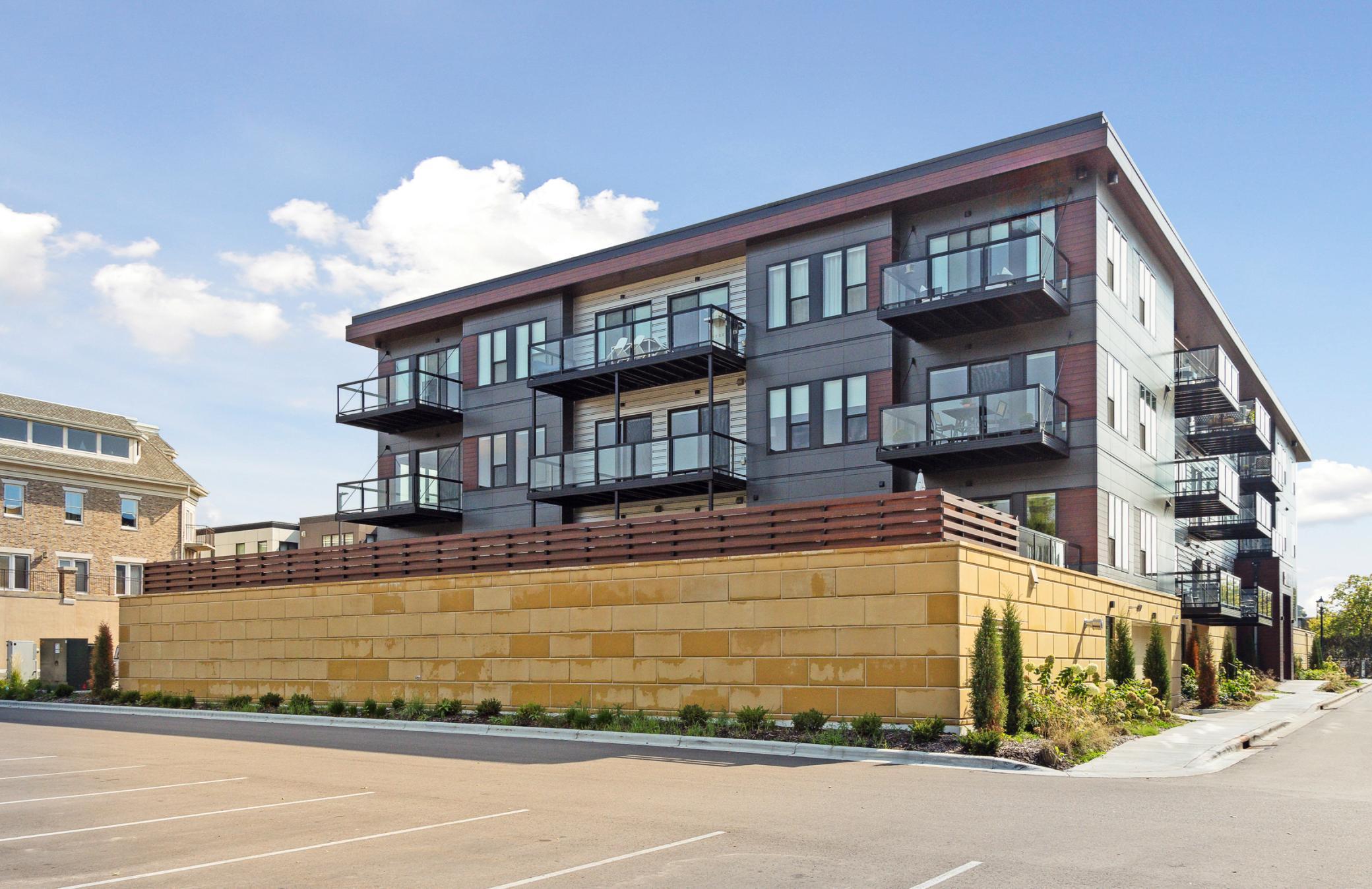 253 Lake Street E Unit: 208