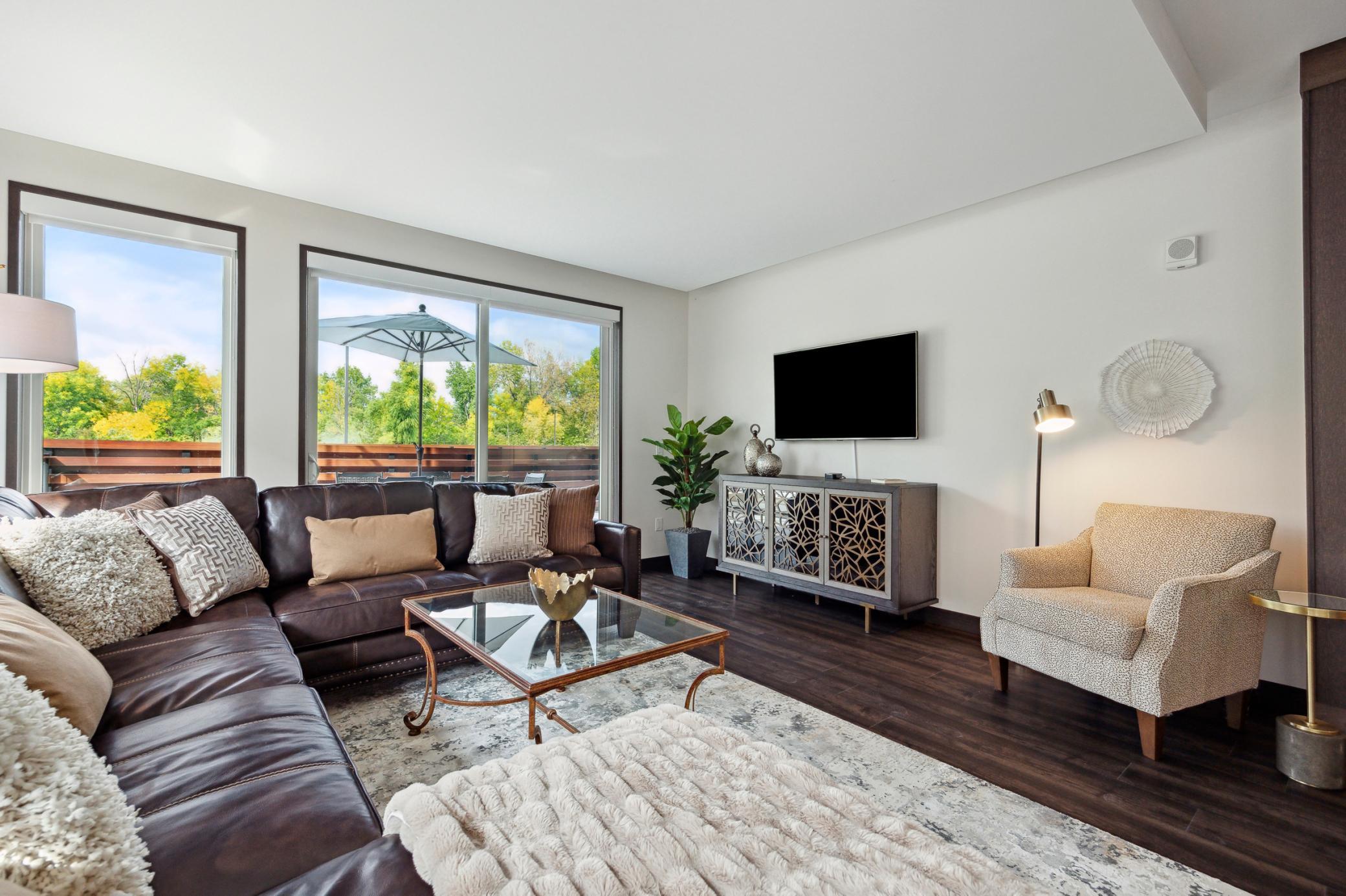 253 Lake Street E Unit: 208