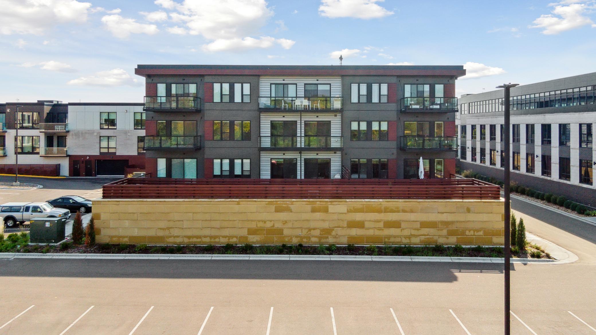 253 Lake Street E Unit: 208