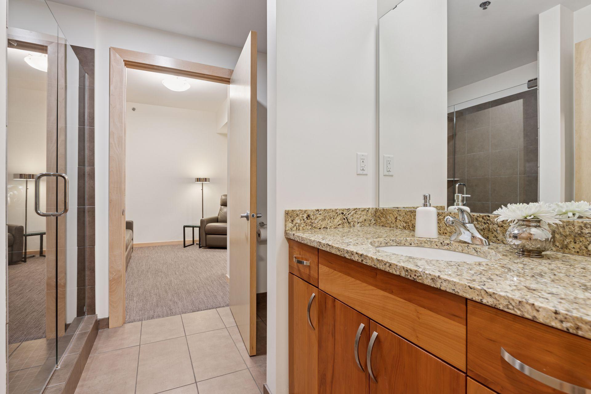 215 10th Avenue S Unit: 723