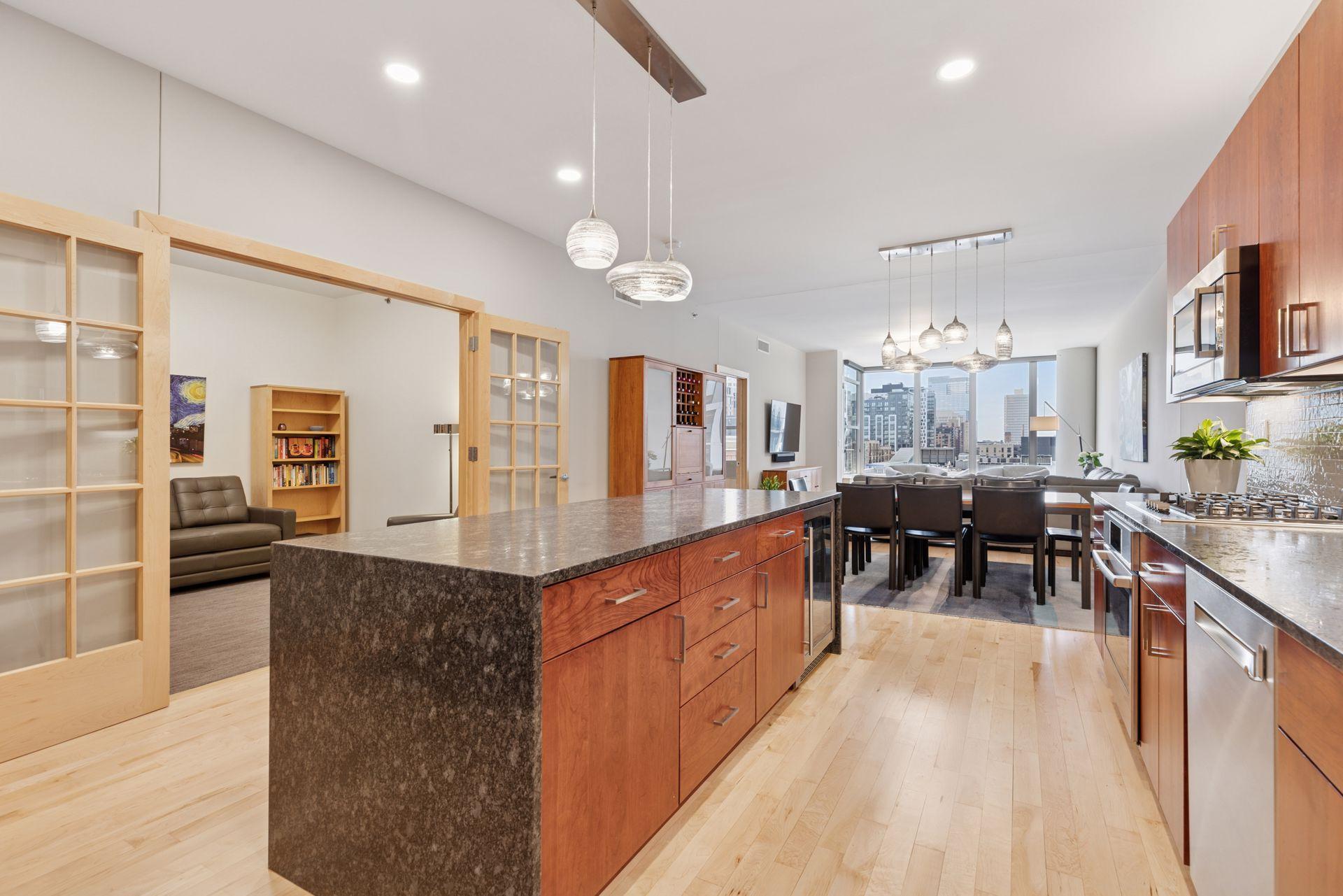 215 10th Avenue S Unit: 723