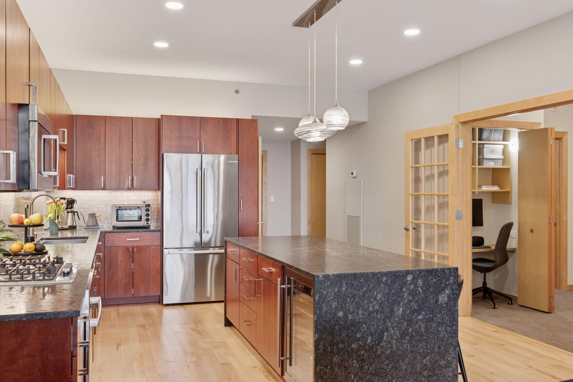 215 10th Avenue S Unit: 723