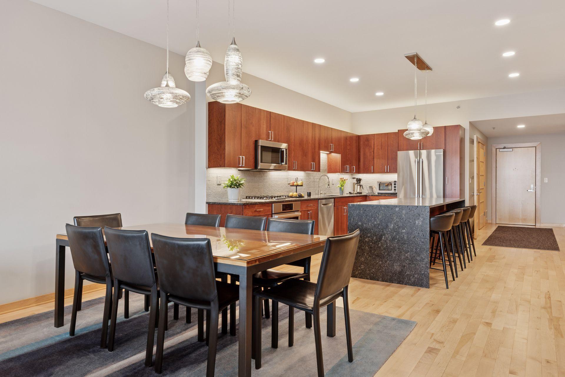 215 10th Avenue S Unit: 723